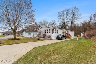 8042 Harbour Dr, Ira Township, MI 48023