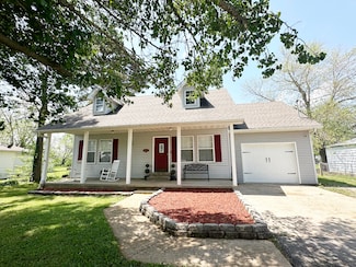 1213 N Darrell St, Mountain Grove, MO 65711