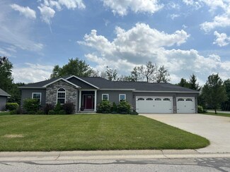 1903 E Blossom Ln, Warsaw, IN 46580