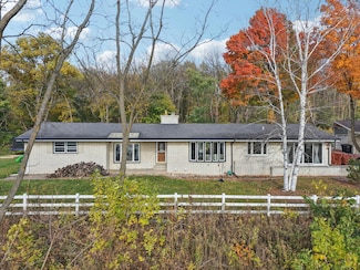 150 Riverside Dr, Waterford, WI 53185