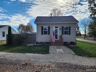 824 W State St, Mascoutah, IL 62258