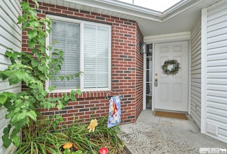 8446 S Tularosa Ct, Lincoln, NE 68516