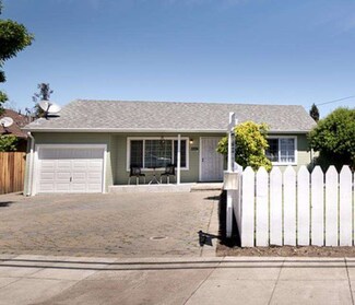 3335 Page St, Redwood City, CA 94063