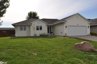 1708 Oakwood Dr, Carroll, IA 51401