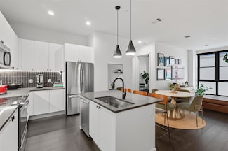 800 Embassy Dr Unit 320, Austin, TX 78702