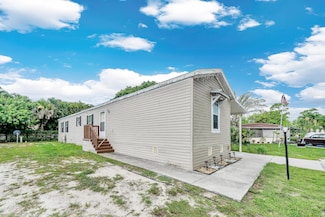 5462 Cooper Ct, Lake Worth, FL 33463