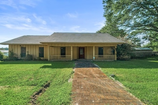 104 S 3rd St, Mount Olive, MS 39119