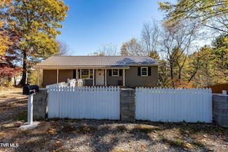 520 Hospital Hill Rd, Mountain City, TN 37683