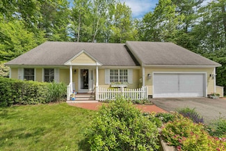 10 Cedar Dr, Wolfeboro, NH 03894