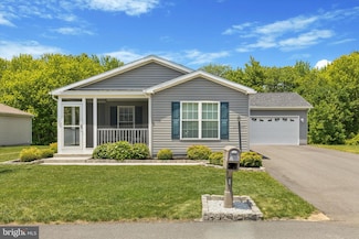 33 Sandpiper Dr, Bechtelsville, PA 19505