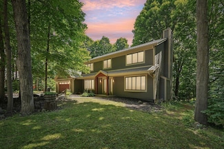 W222N2872 Timberwood Ct, Waukesha, WI 53186