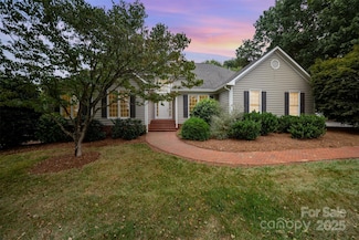 415 N Greenbriar Rd, Statesville, NC 28625