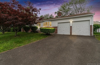 24 Linde St, West Haven, CT 06516