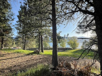 515 Lakeview Dr, Cascade, ID 83611