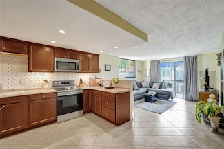 7100 NW 17th St Unit 402, Plantation, FL 33313