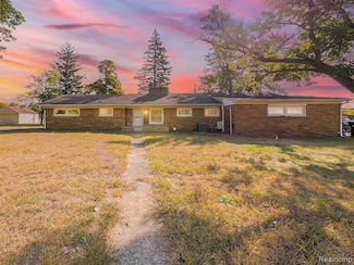 20862 Kenwood St, Farmington Hills, MI 48336