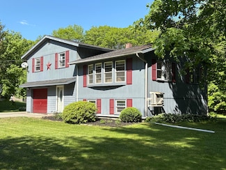 37 Woodridge Dr, Manchester, ME 04351