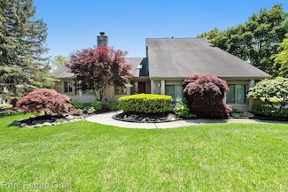 5299 Pond Bluff Dr, West Bloomfield, MI 48323