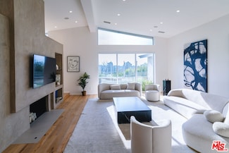3423 Scadlock Ln, Sherman Oaks, CA 91403