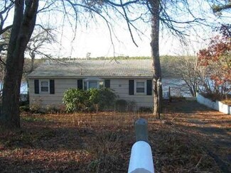 8 Blissful Ln, East Wareham, MA 02538