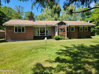 1096 S State Rd, Cheshire, MA 01225