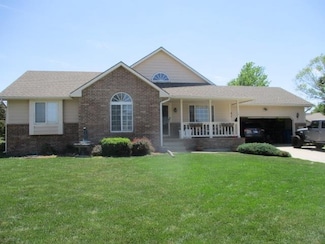 327 Victoria Rd, Newton, KS 67114