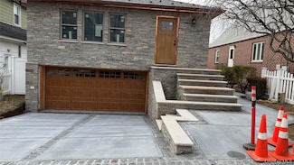 86-16 262nd St, Floral Park, NY 11001