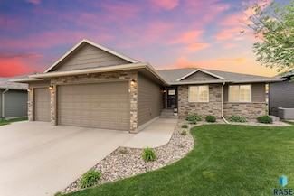 1913 S Haraldson Ave, Sioux Falls, SD 57106