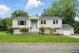 129 3rd St, Cresskill, NJ 07626