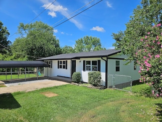 401 Walnut St, Ava, MO 65608