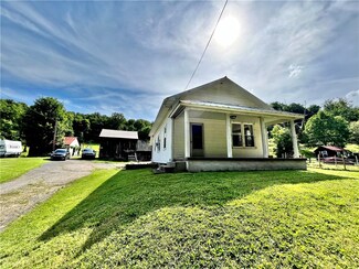 1435 S Eighty Eight Rd, Greensboro, PA 15338