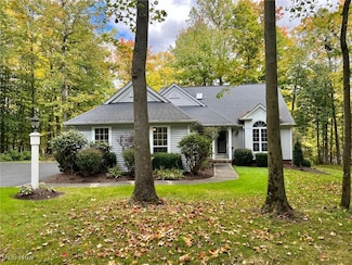 11800 Pinehurst Dr, Chardon, OH 44024