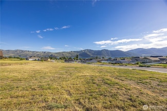 25 Sailing Hawk Ln, Manson, WA 98831
