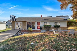 1004 Savoy Ln, Ballwin, MO 63011