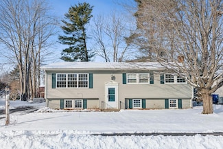29 Primrose Ln, Portland, ME 04103