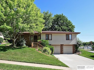 1502 Sunshine Blvd, Bellevue, NE 68123