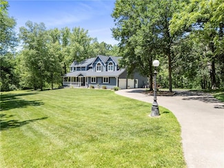 414 N 4th St, Gower, MO 64454