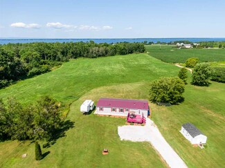 196 Perry Rd, Swanton, VT 05488