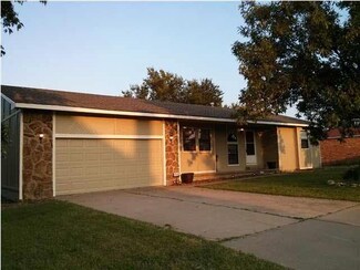 830 Surrey Ln, Maize, KS 67101