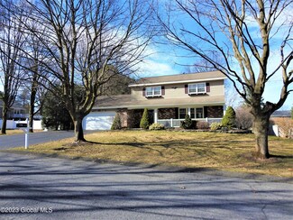 22 Lorna Ln, Albany, NY 12211