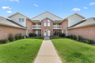 W241N2581 E Parkway Meadow Cir Unit 2, Pewaukee, WI 53072