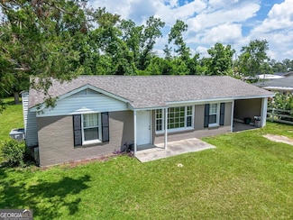 10 Pecan Dr, Hazlehurst, GA 31539