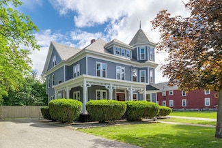 42 Middlesex St, North Chelmsford, MA 01863