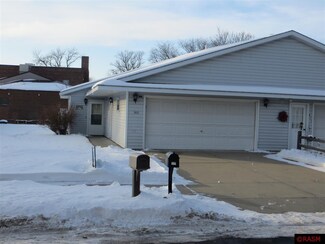 302 302 N Carver St, Winthrop, MN 55396