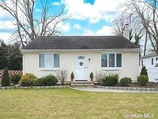 43 Maryland St, Dix Hills, NY 11746