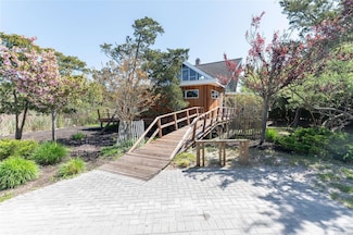 32 Kelp Ave, Bay Shore, NY 11706