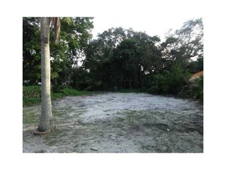 468 NE 165th St, Miami, FL 33162