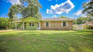 224 E Elm St, Huntington, TX 75949