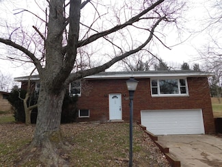 3020 Thresa Dr, Stevensville, MI 49127