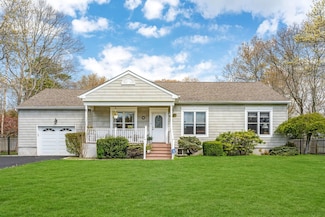 50 Sherwood Rd, Hampton Bays, NY 11946